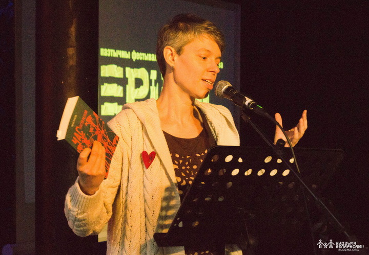 «Каб надрукаваць зараз дзіцячую кнігу, трэба сапраўды стаць на галаву». На «Стральцоўскім фэсце» абмеркавалі беларускую дзіцячую літаратуру