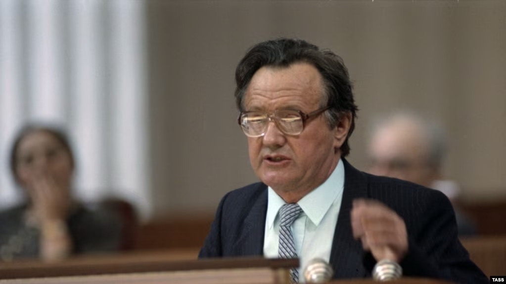 30 год без Алеся Адамовіча. Правілы жыцьця пісьменьніка, палітыка і гуманіста