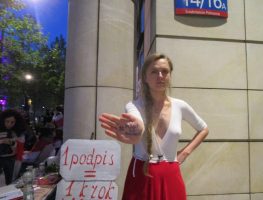 Дзяўчына-крык Яна Шостак: Людзі прыязджаюць за мяжу і ў іх сотні праблем  