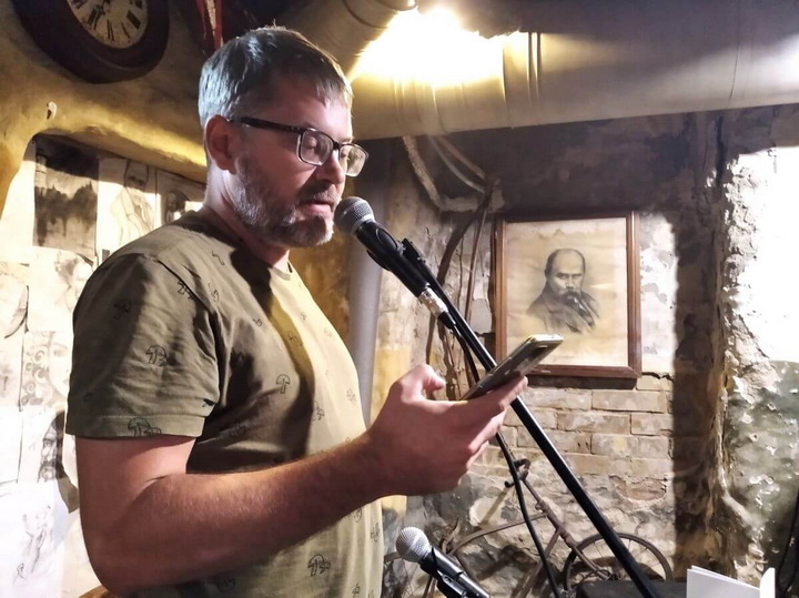 Беларускі паэт з Бучы: Вайна так ці інакш праявіцца ў працы кожнага творцы