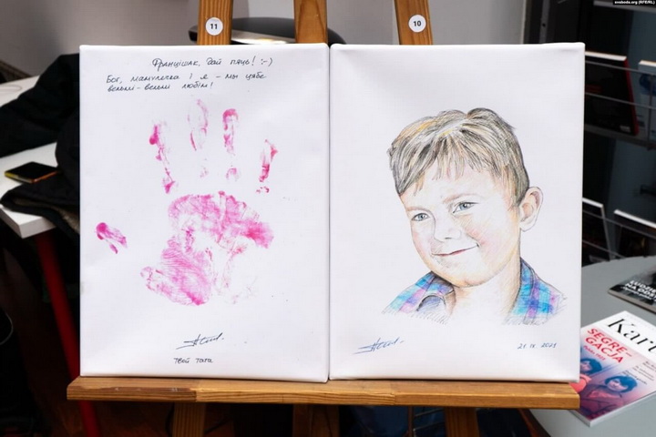 «Намаляваць такое ў турме — подзьвіг». Рэпартаж з выставы Паўла Севярынца