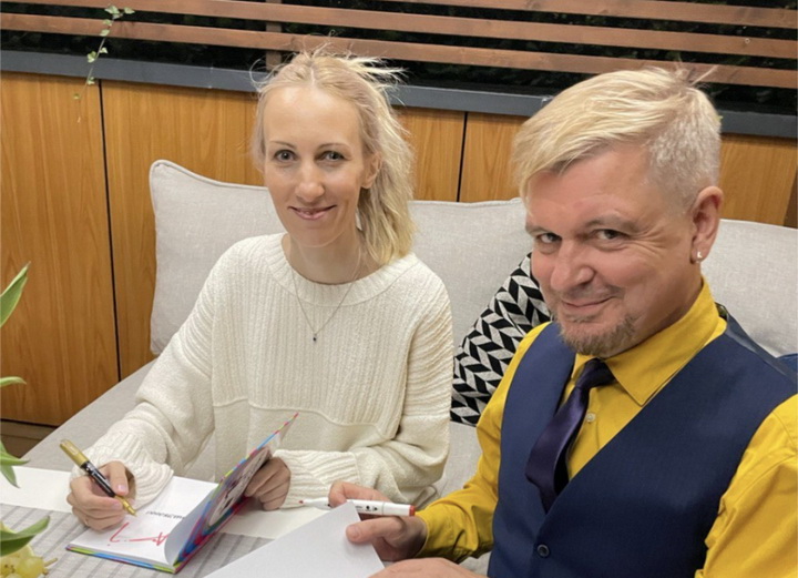 Яна і Лявон Вольскія прэзентавалі дзіцячую кнігу „Ашуканкі”  