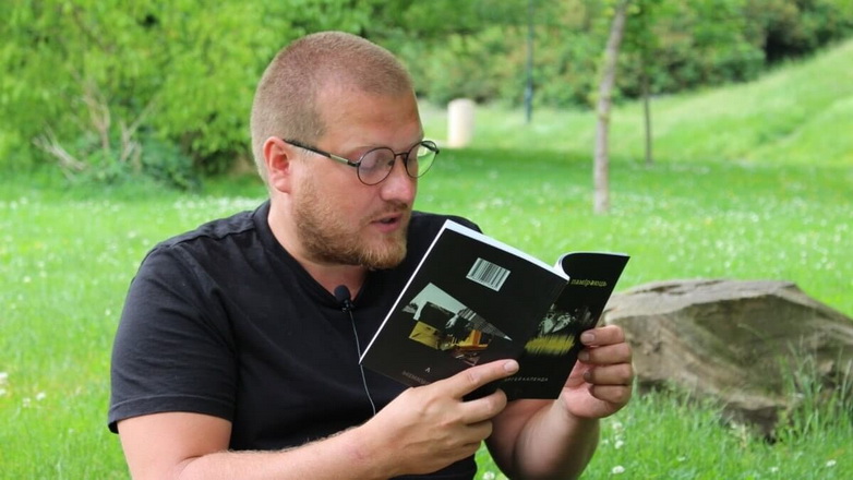 Літаратар і цырульнік Сяргей Календа расказаў, як штодня гаворыць з кліентамі па-беларуску