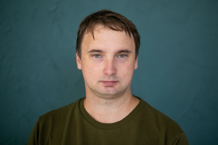 32 за кратамі, 33 прызналі «экстрэмістамі», а 12 — «тэрарыстамі». Лічбы пра перасьлед беларускіх журналістаў у 2023 годзе