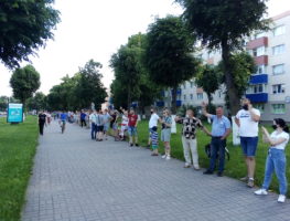 Жыхары Ліды падтрымалі ланцуг салідарнасці   