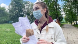 З Акрэсьціна пасьля 15-дзённага арышту выйшла журналістка Tut.by Любоў Касьпяровіч