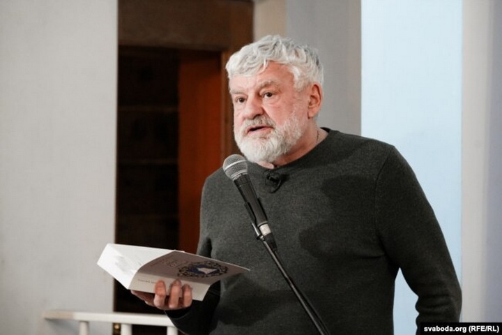 «Давайце будзем шукаць паразуменьня». У Вільні пасьля зьмены месца прайшла сустрэча зь пісьменьнікам Уладзімерам Арловым