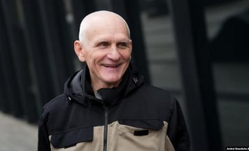 Нобэлеўскі ляўрэат Алесь Бяляцкі пасьля выхаду з турмы заклікаў беларусаў: «Не апускайце рукі». ВІДЭА