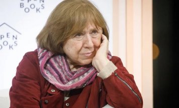 «Дык гэта вызваленне ці новае катаванне? Падман!» Алексіевіч пракаментавала дэпартацыю 51 палітвязня і ўчынак Статкевіча
